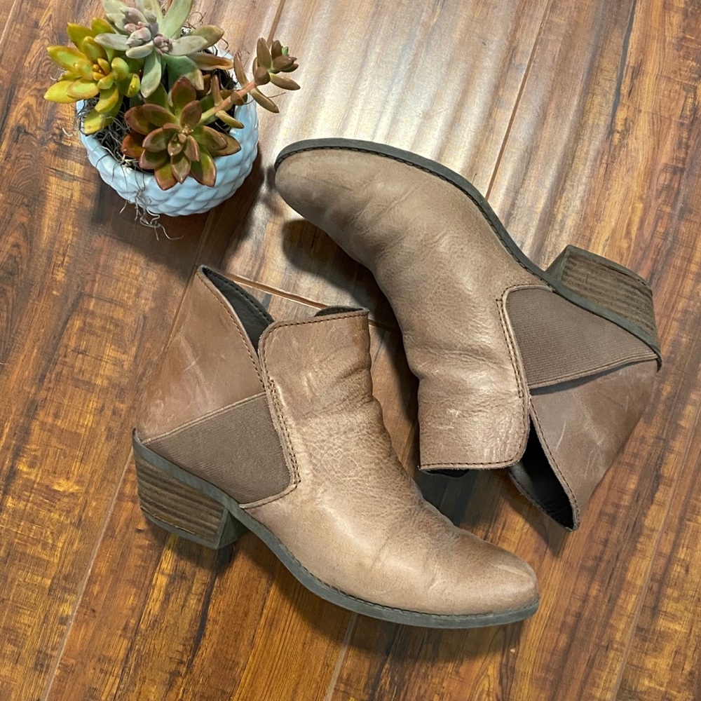Distressed leather brown ankle boots
